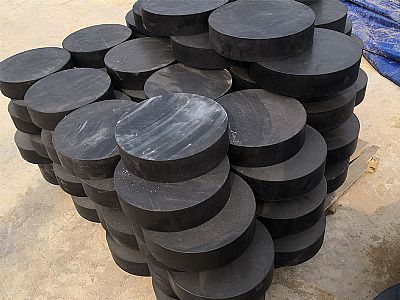 武陵源板式橡胶支座由若干层橡胶片与薄钢板经加压硫化